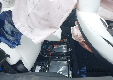 2024 Tesla Model Y Long Range Dual Motor All-Wheel Drive из США, поврежденный, VIN 7SAYGDEE0RA238102